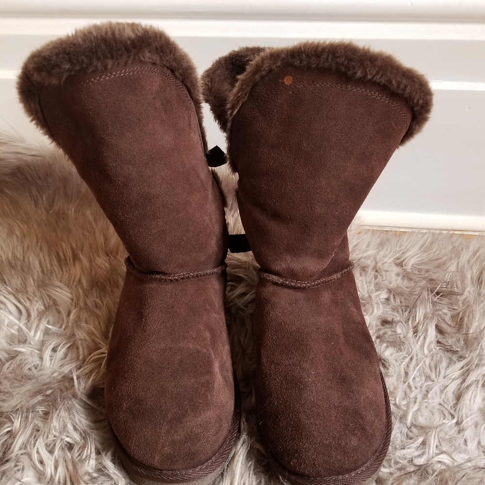 Nosurrender Suede Boots with Natural Wool Lining. Size 9. True to size.